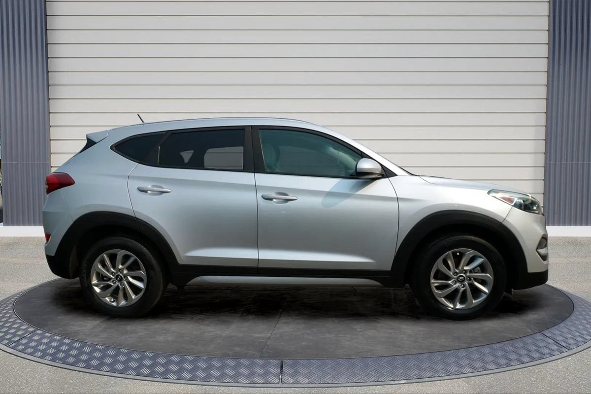 Used 2017 Hyundai Tucson SE w/ SE Popular Package 02 AWD/4WD image 8