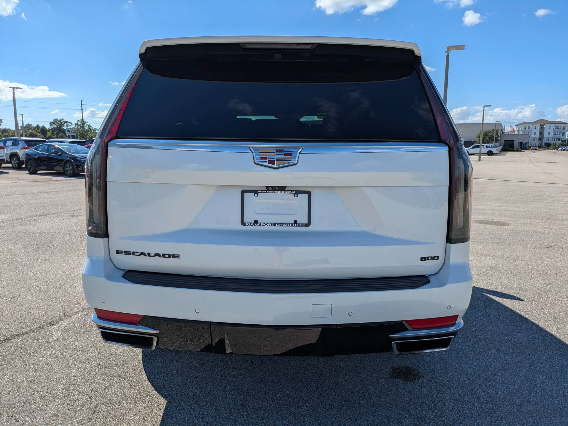 Used 2022 Cadillac Escalade Premium Luxury AWD/4WD image 5