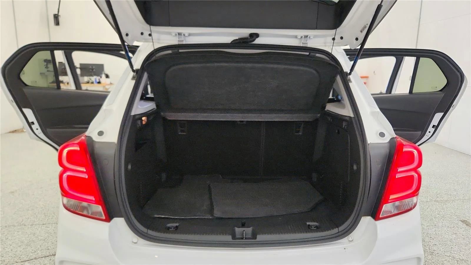 Used 2018 Chevrolet Trax LT w/ LT Convenience Package image 19