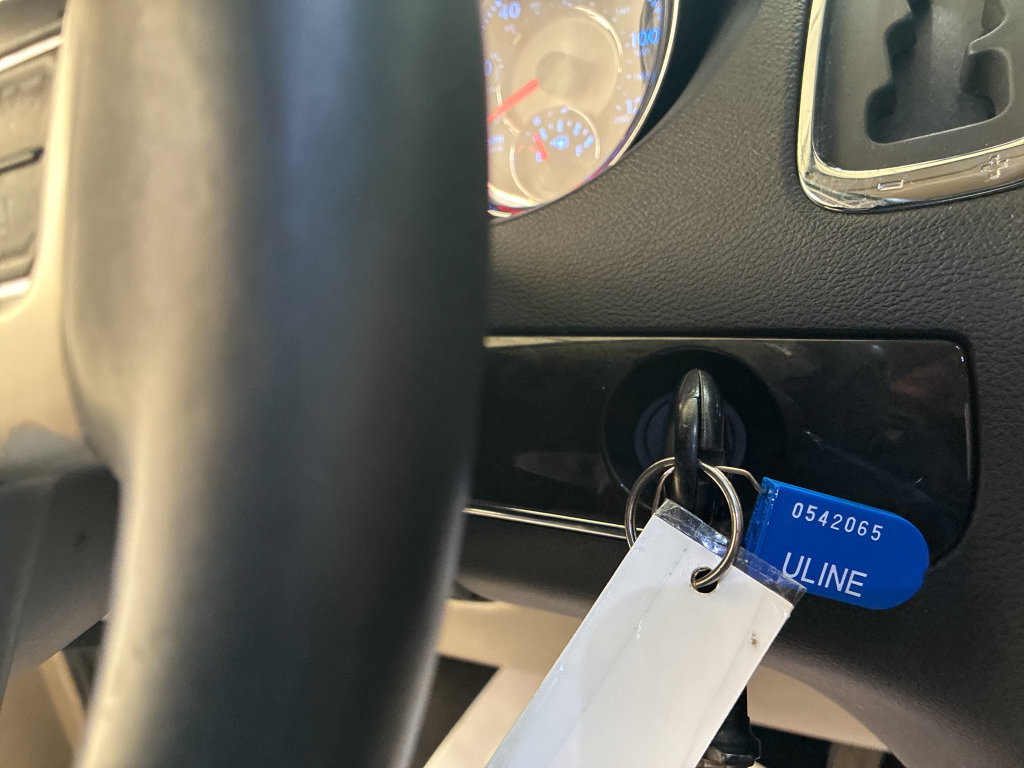 Used 2014 Chrysler Town & Country Touring w/ Driver Convenience Group FWD image 17