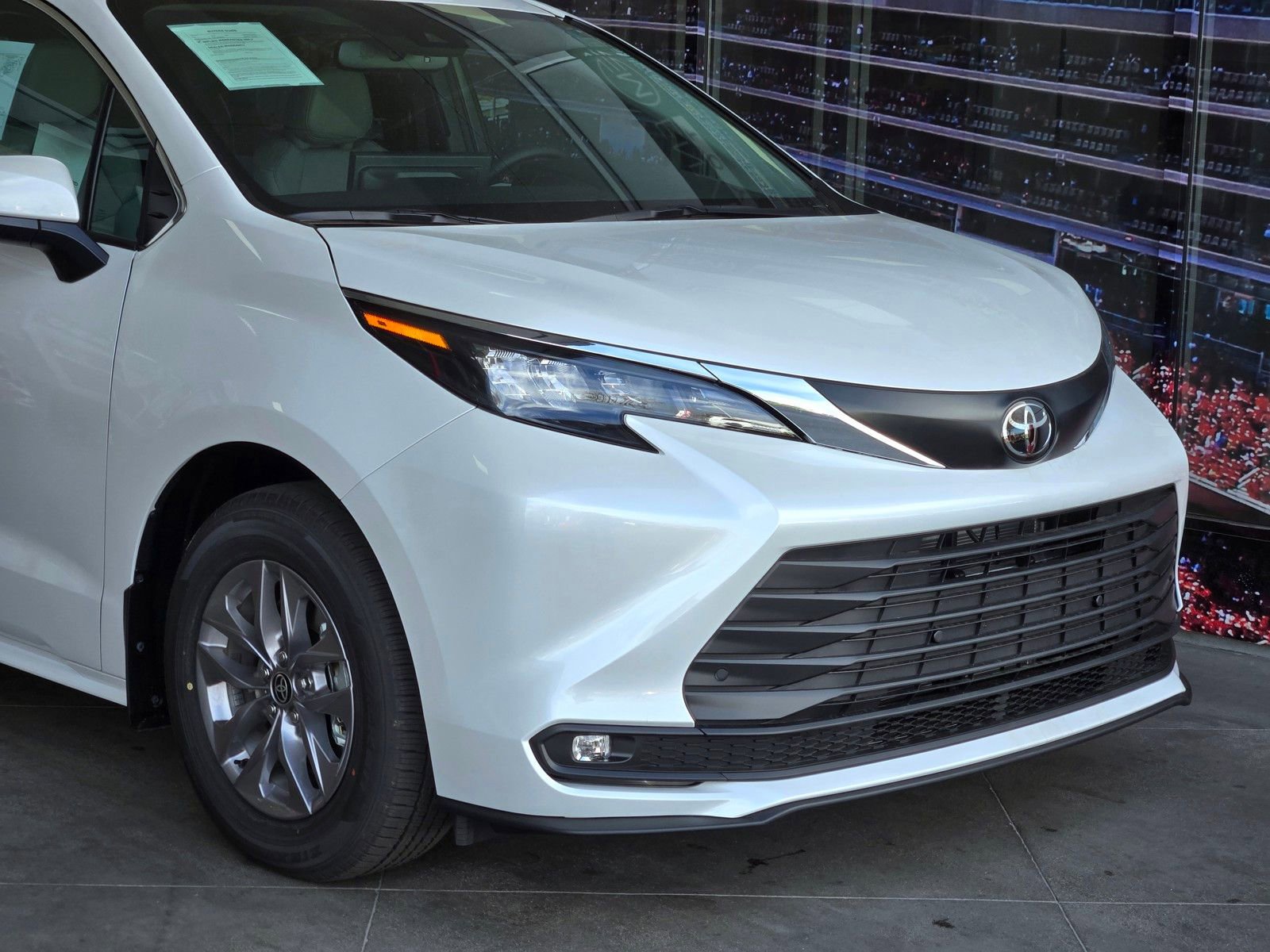 Certified 2026 Toyota Sienna XLE image 2