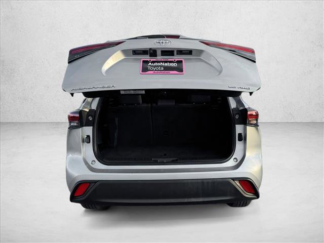 Used 2024 Toyota Highlander LE image 7