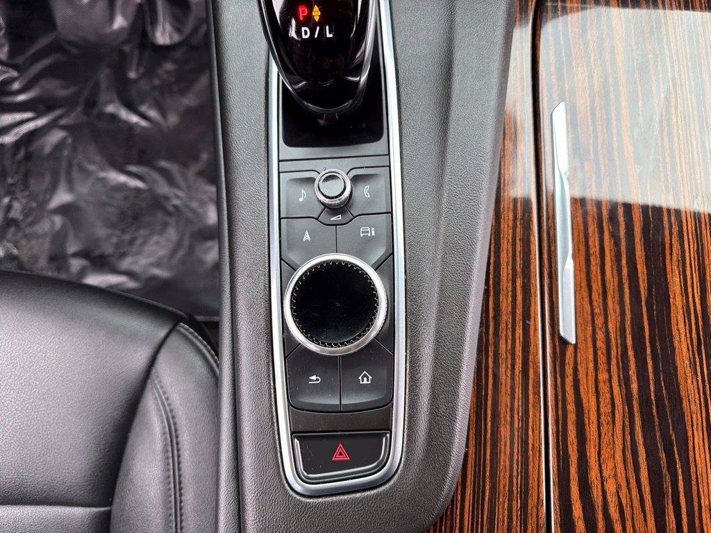 Used 2023 Cadillac Escalade Luxury AWD/4WD image 33