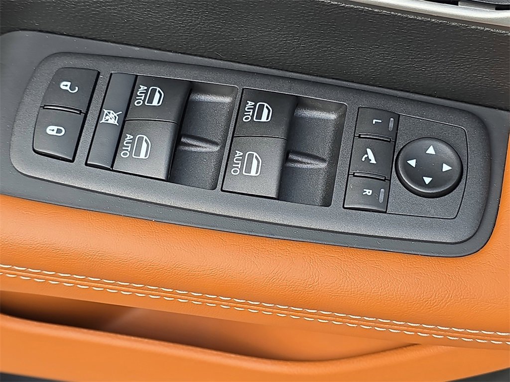 New 2026 Chrysler Pacifica Pinnacle w/ Trailer Tow Group image 29