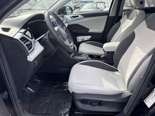 New 2025 Volkswagen Taos SE image 13