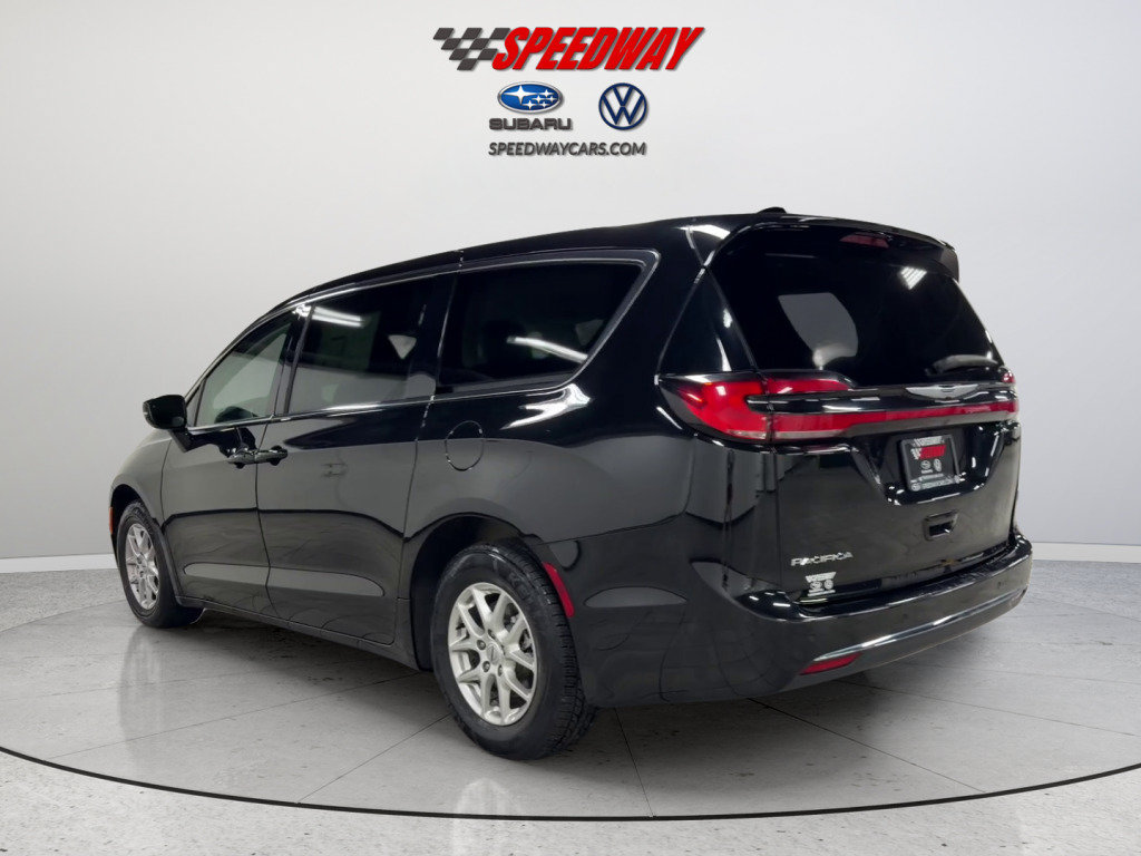 Used 2024 Chrysler Pacifica Touring-L FWD image 8