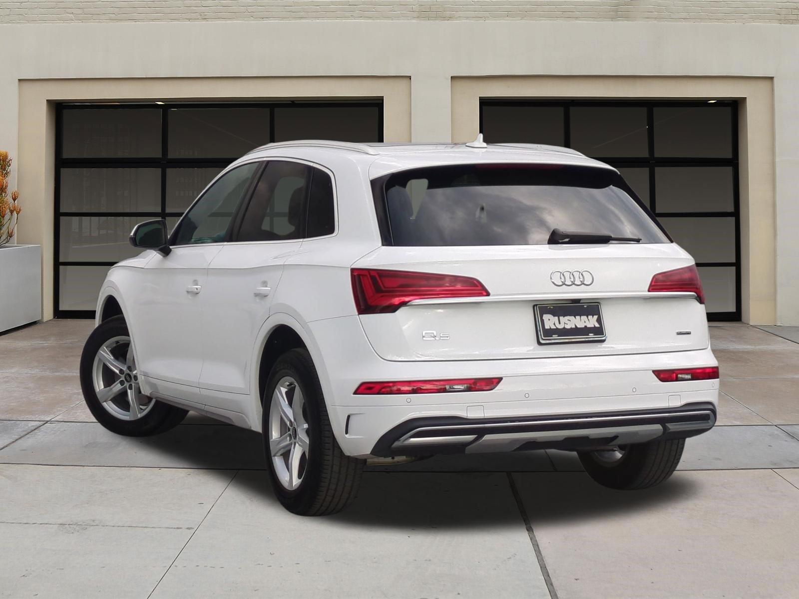 Used 2023 Audi Q5 2.0T Premium w/ Convenience Package AWD/4WD image 2