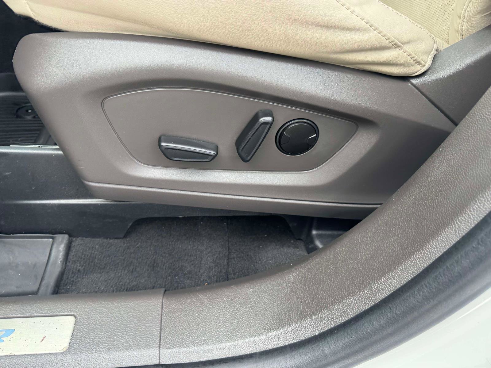 Used 2023 Ford Explorer Platinum w/ Technology Package image 26