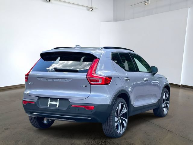 New 2026 Volvo XC40 B5 Plus w/ Climate Package AWD/4WD image 4