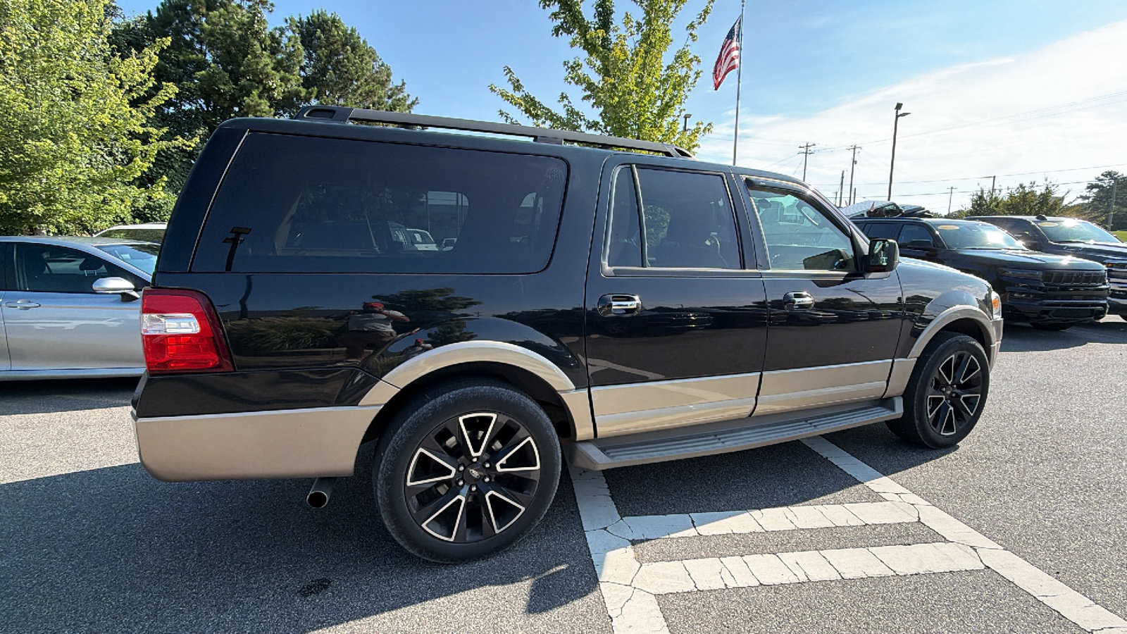 Used 2014 Ford Expedition EL XLT w/ Equipment Group 202A AWD/4WD image 8