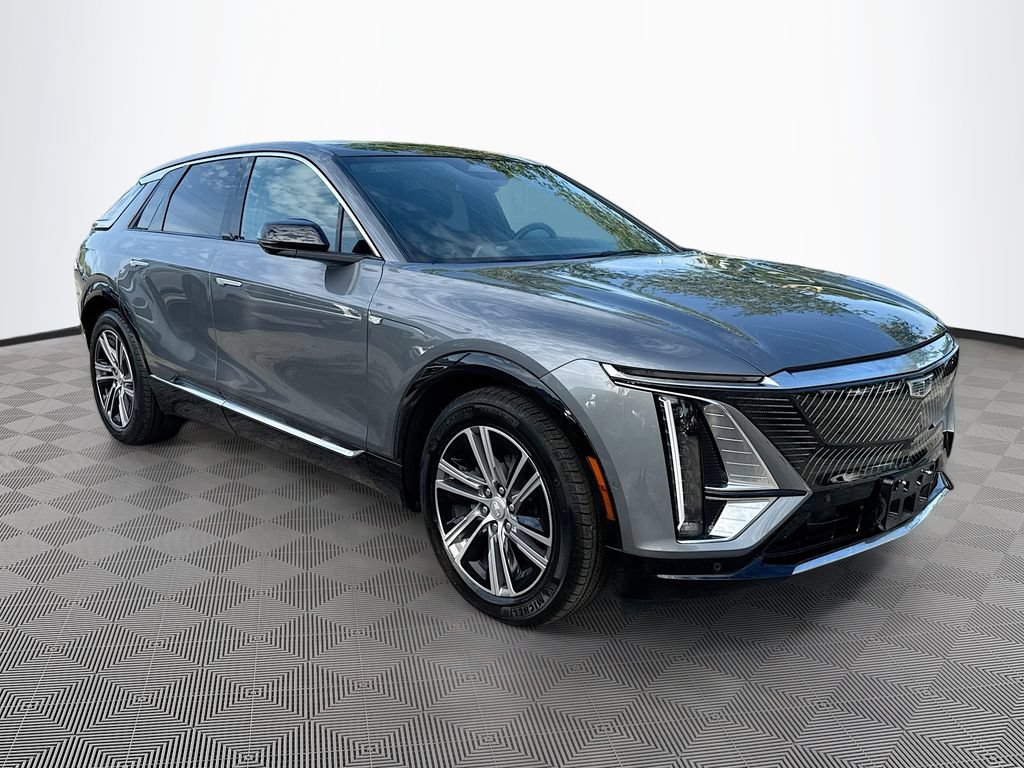 Used 2023 Cadillac Lyriq AWD image 4