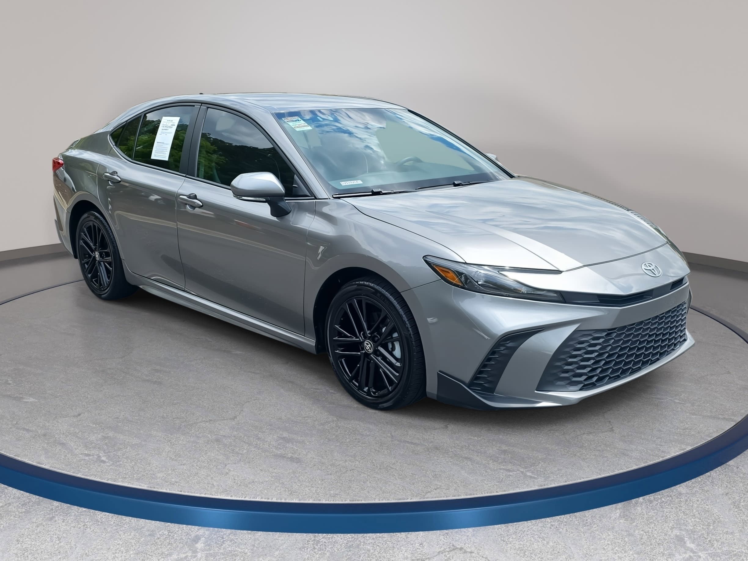 Used 2025 Toyota Camry SE w/ Convenience Package FWD image 3
