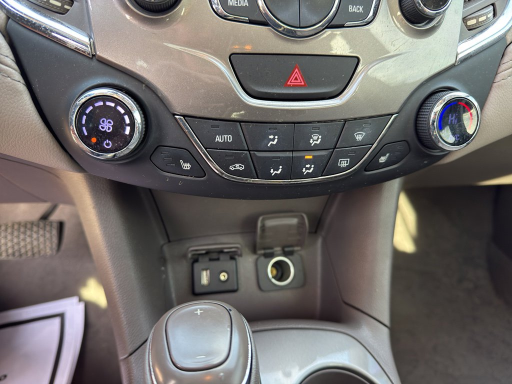 Used 2017 Chevrolet Cruze Premier image 18