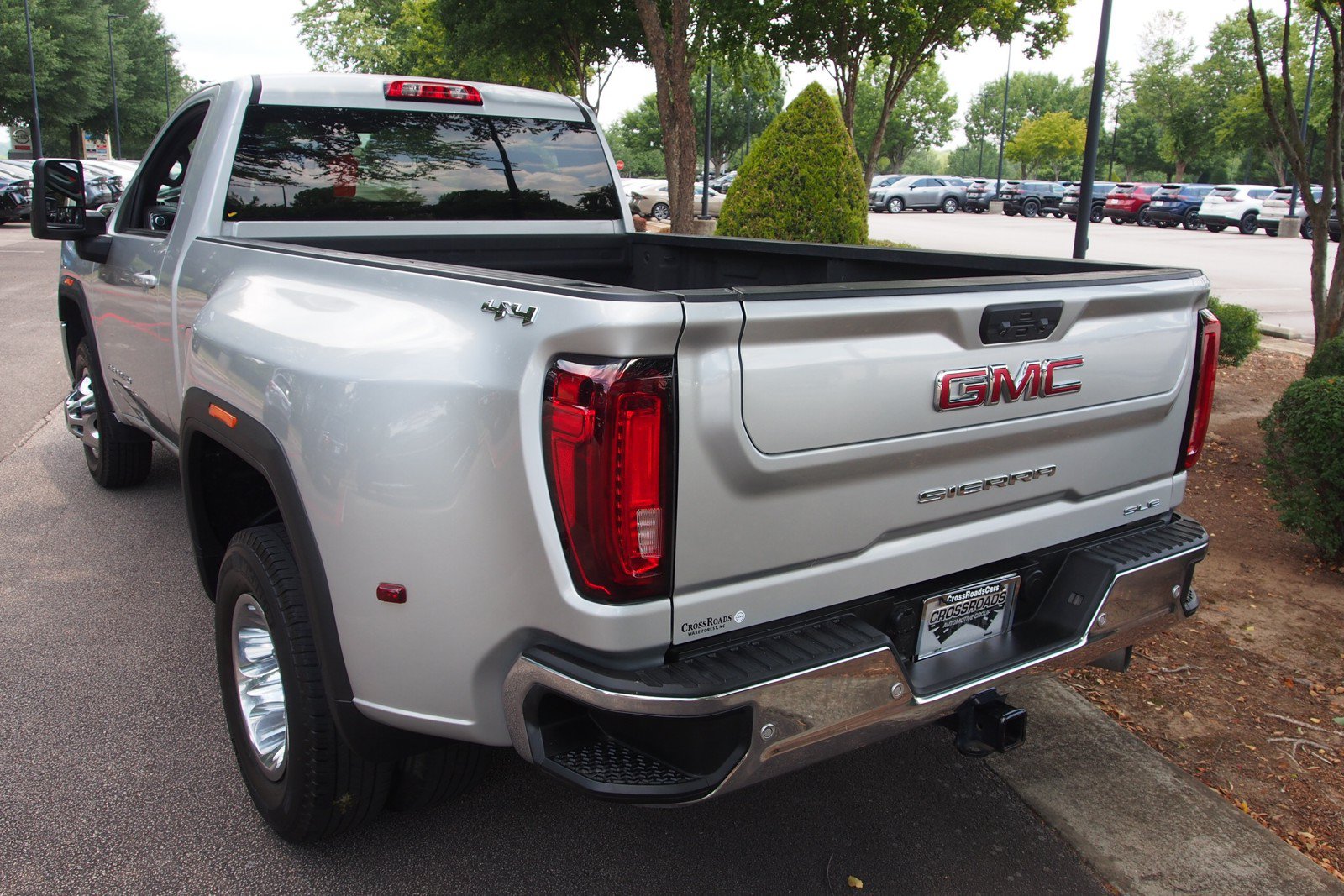 Used 2022 GMC Sierra 3500 SLE w/ SLE Convenience Package AWD/4WD image 5