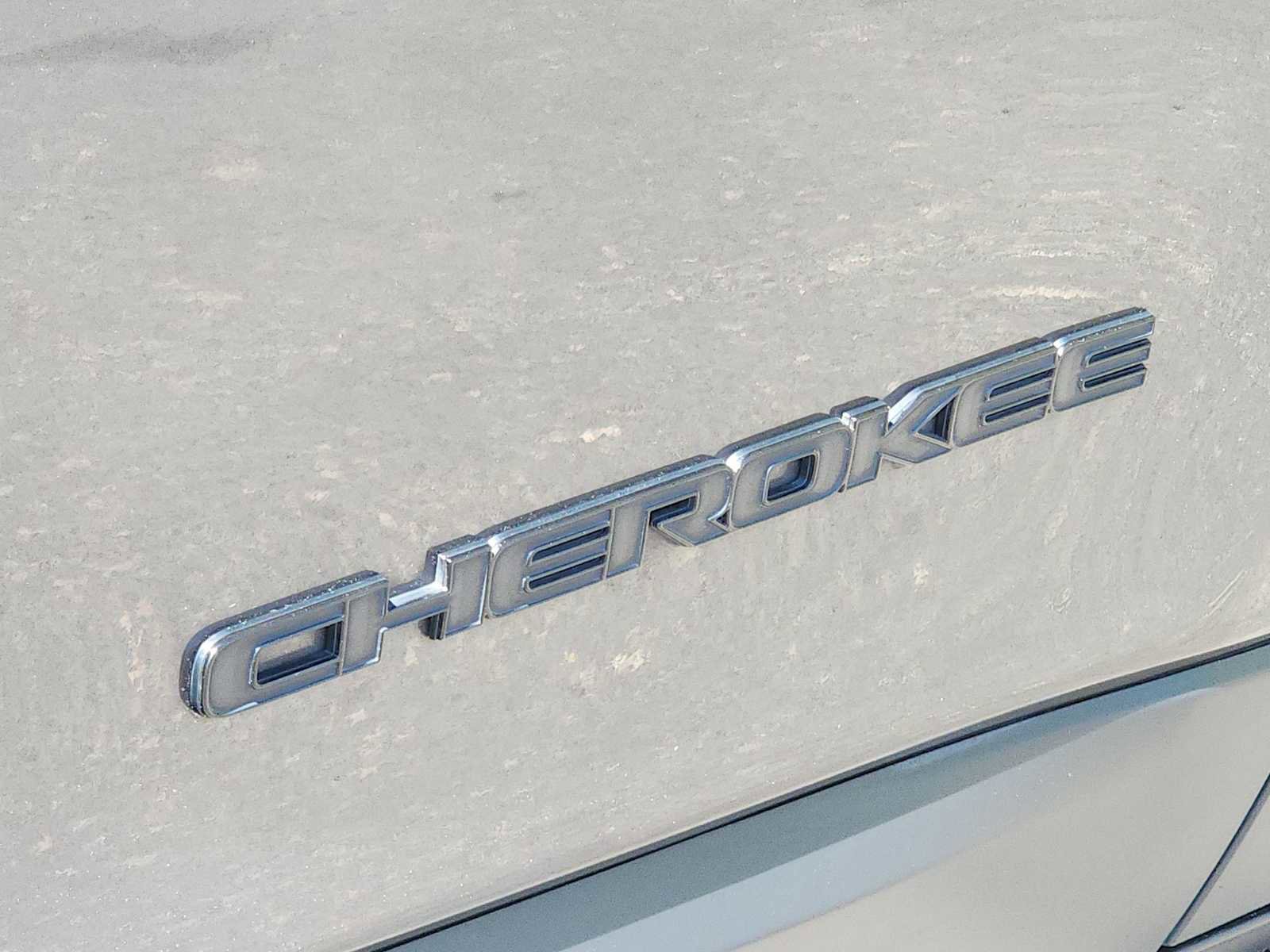 Used 2019 Jeep Cherokee Latitude Plus FWD image 11