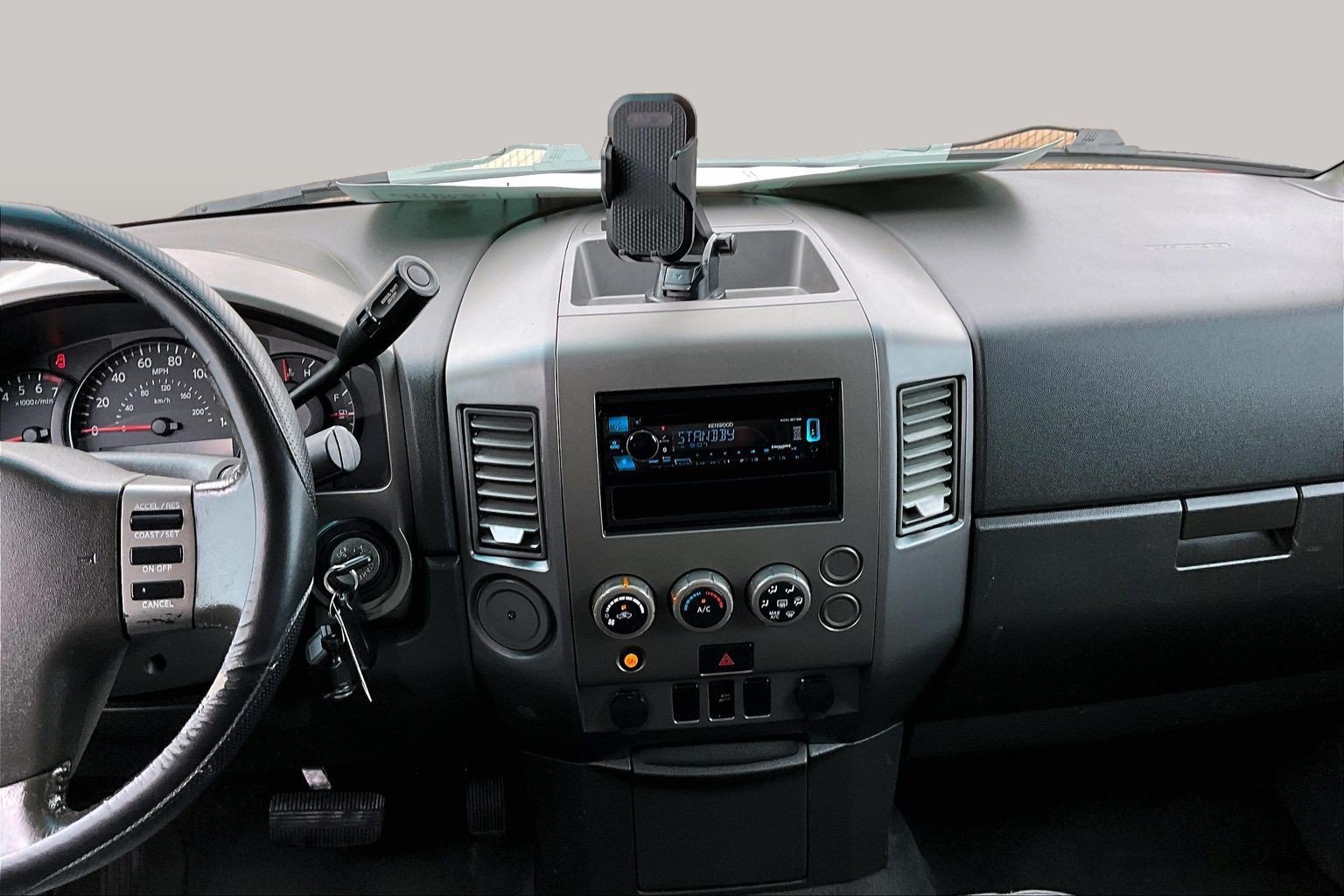 Used 2005 Nissan Titan SE RWD image 6