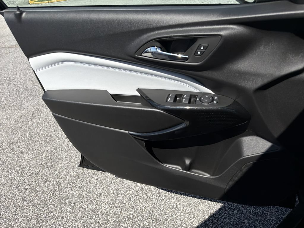 New 2026 Chevrolet Trax LT w/ LT Convenience Package FWD image 13