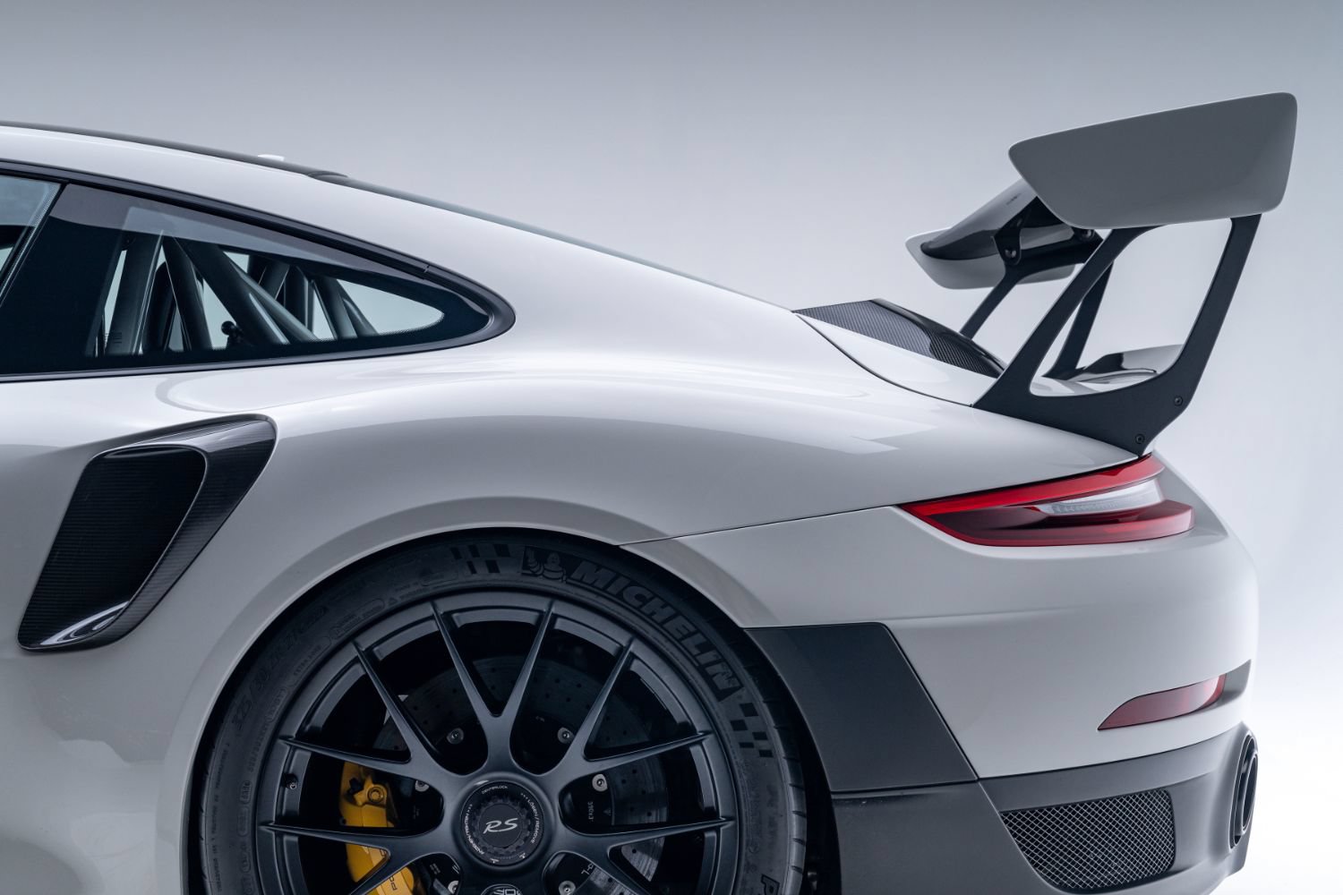 Used 2018 Porsche 911 GT2 RS RWD image 31