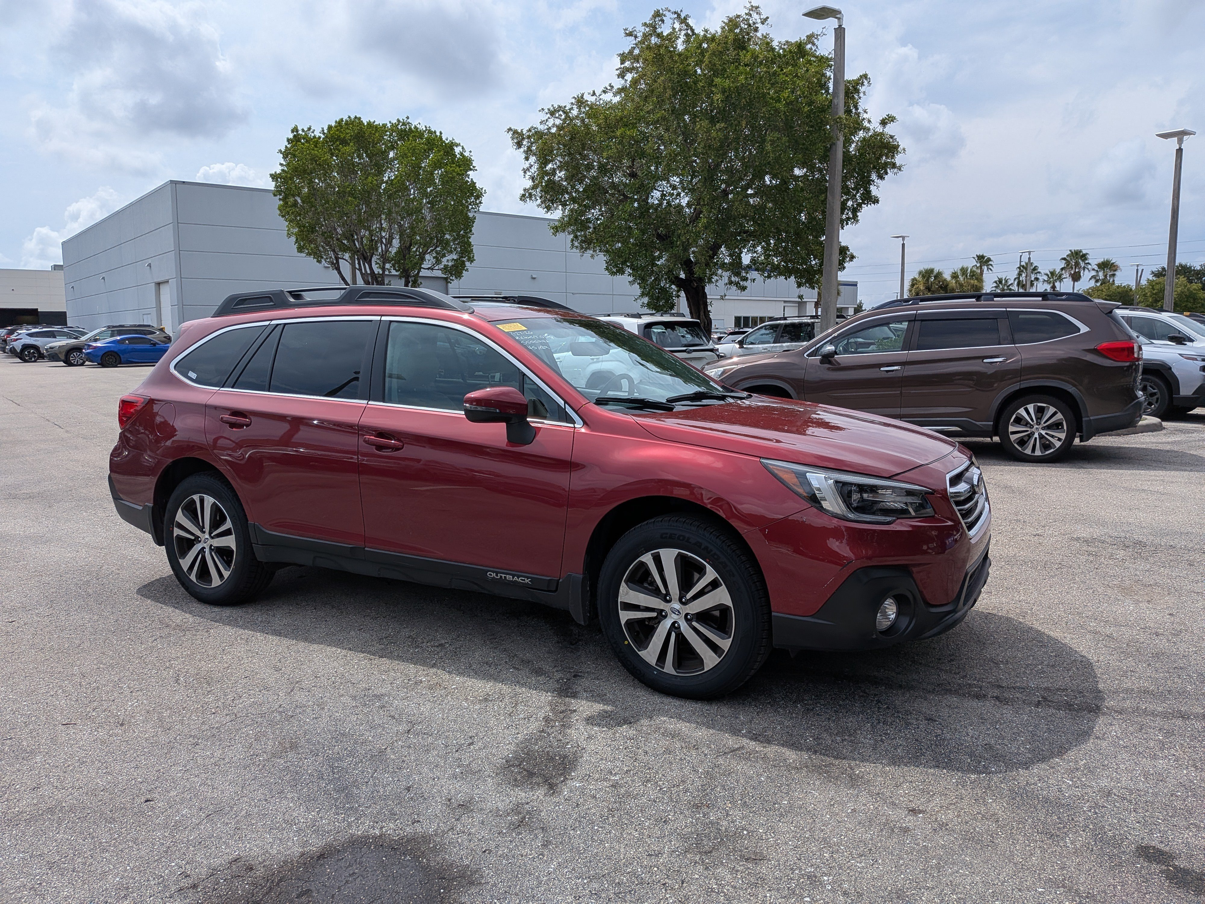 Used 2018 Subaru Outback 2.5i Limited AWD/4WD image 2