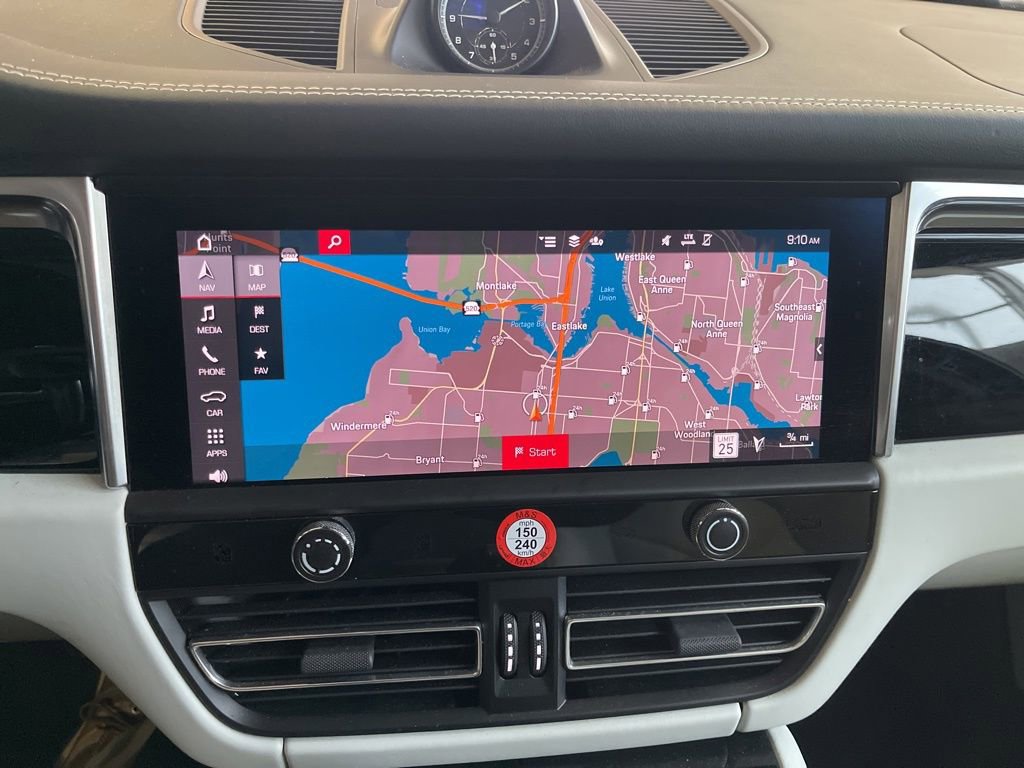 Used 2023 Porsche Macan Turbo image 24