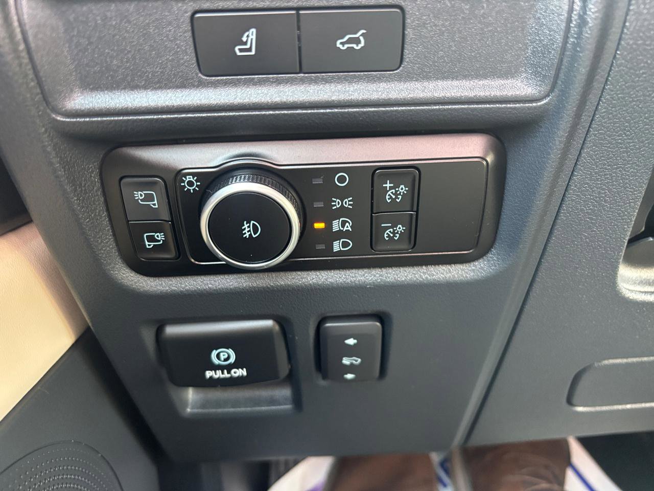 Used 2023 Ford Expedition Platinum image 17