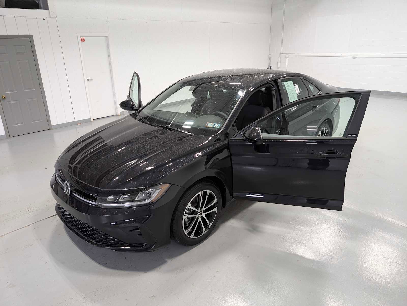 Used 2025 Volkswagen Jetta Sport image 16