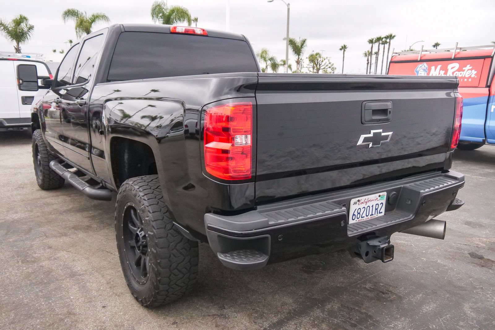 Used 2019 Chevrolet Silverado 2500 LT w/ Midnight Edition AWD/4WD image 7