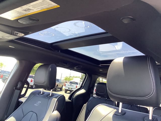 New 2027 Chrysler Pacifica Limited FWD image 22