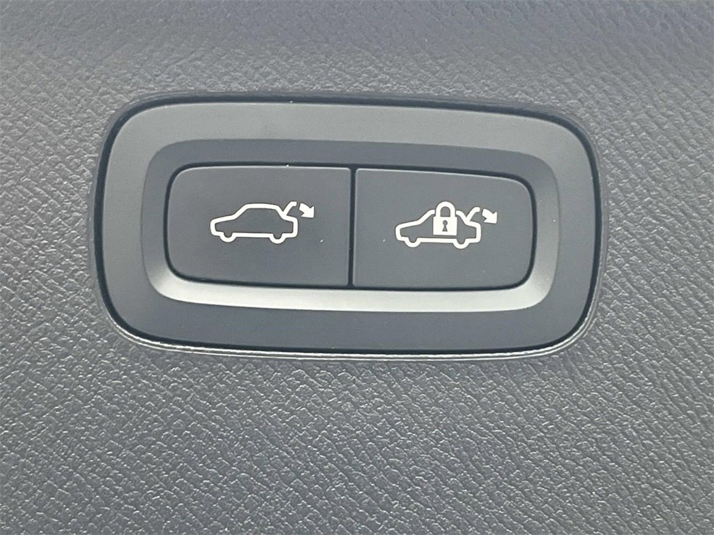 Used 2022 Volvo XC90 T8 Inscription Expression w/ Advanced Package image 13