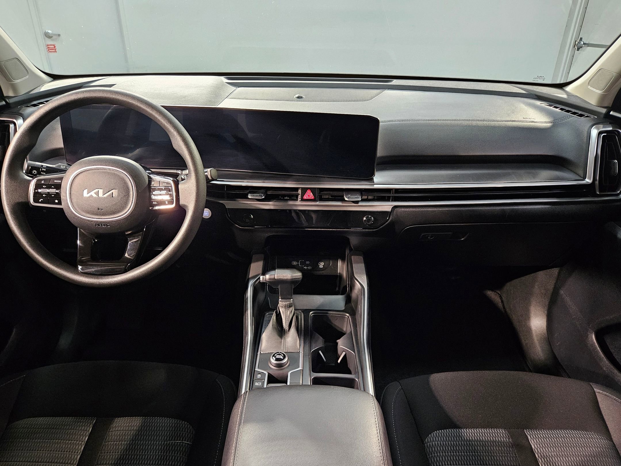 Used 2024 Kia Sorento LX image 10