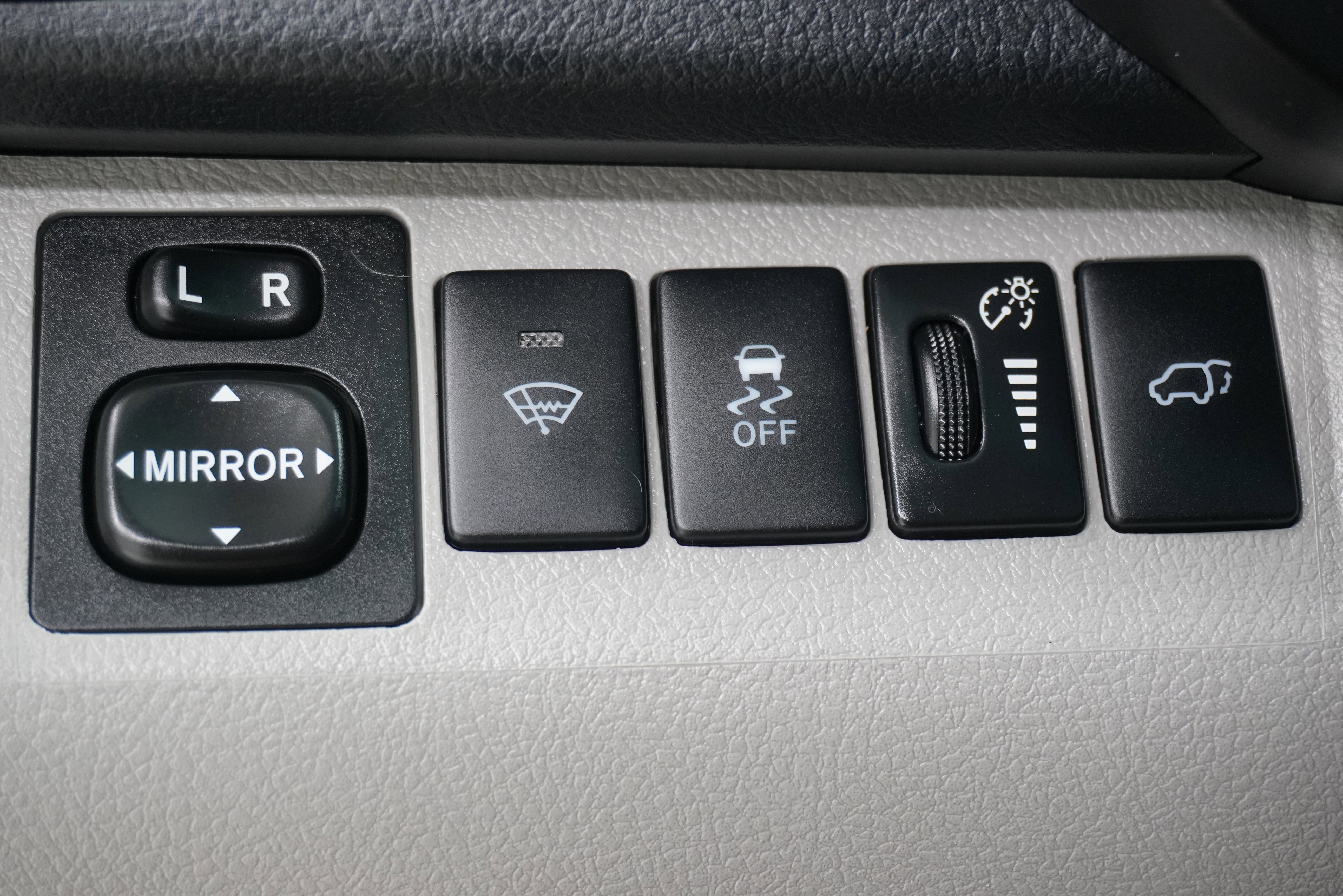 Used 2011 Toyota Highlander SE w/ Tow Pkg FWD image 26