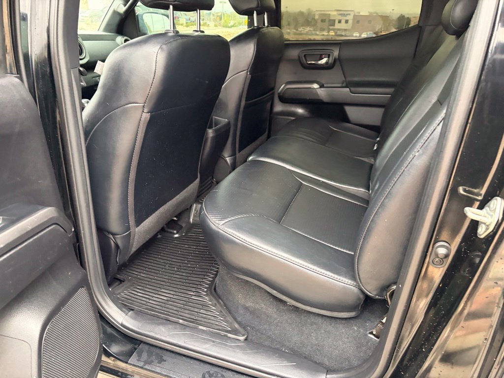Used 2019 Toyota Tacoma TRD Sport w/ TRD Premium Sport Package AWD/4WD image 14
