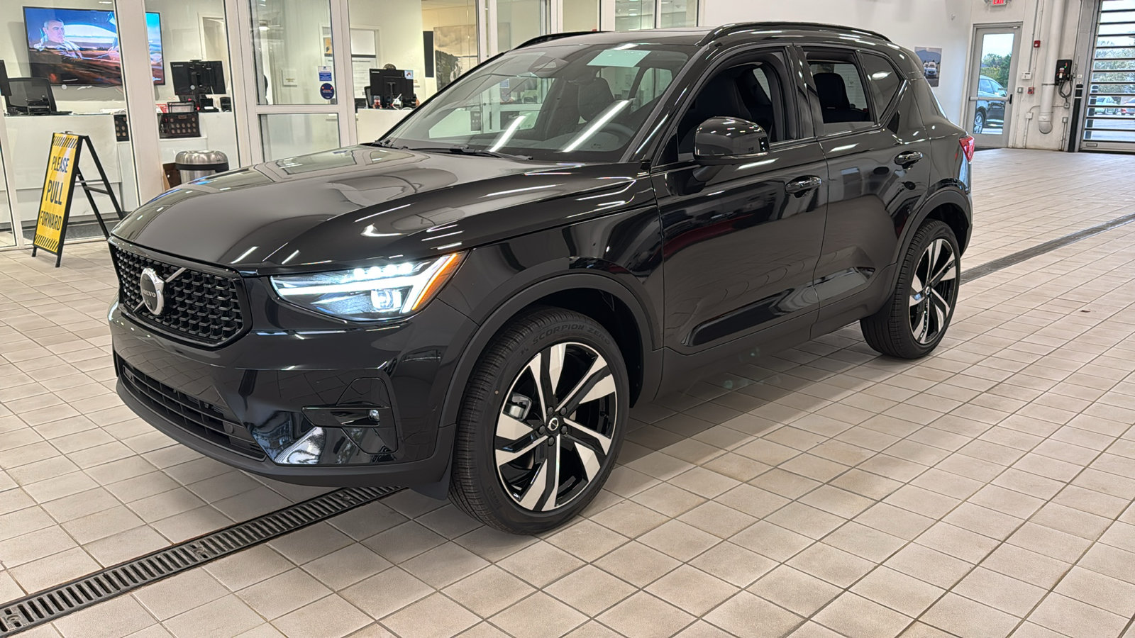 New 2026 Volvo XC40 B5 Ultra w/ Protection Package Premier AWD/4WD image 9