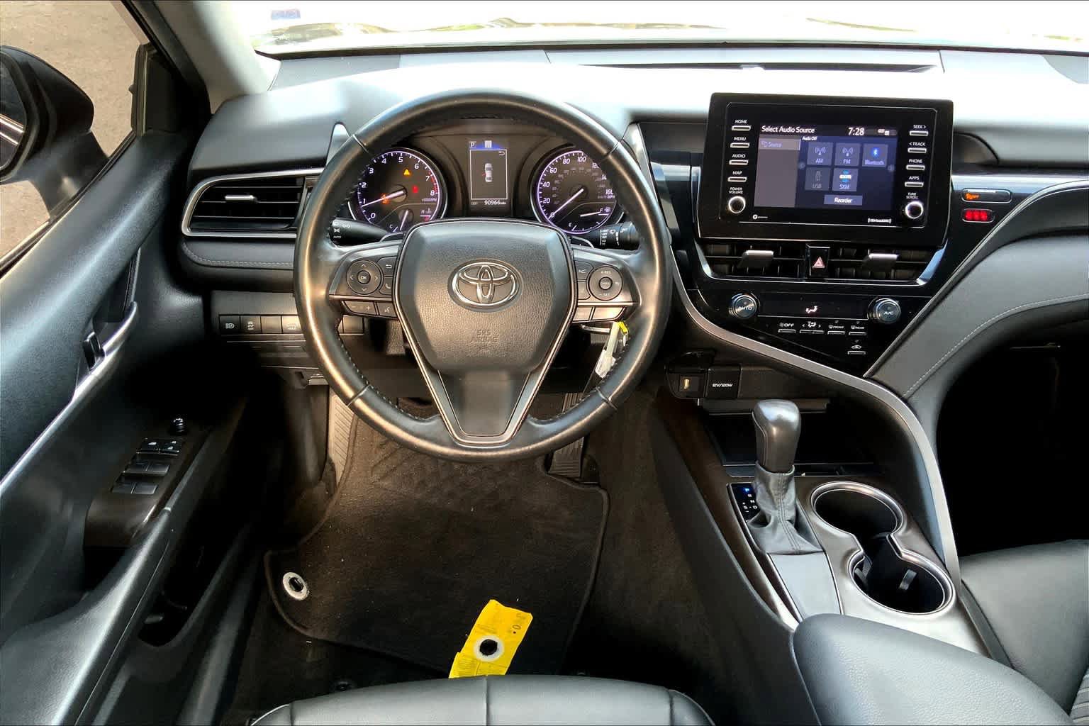 Used 2021 Toyota Camry SE FWD image 6