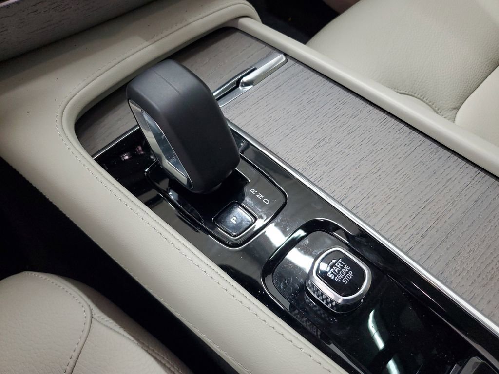 New 2025 Volvo XC90 B6 Plus w/ Protection Package Premier image 32