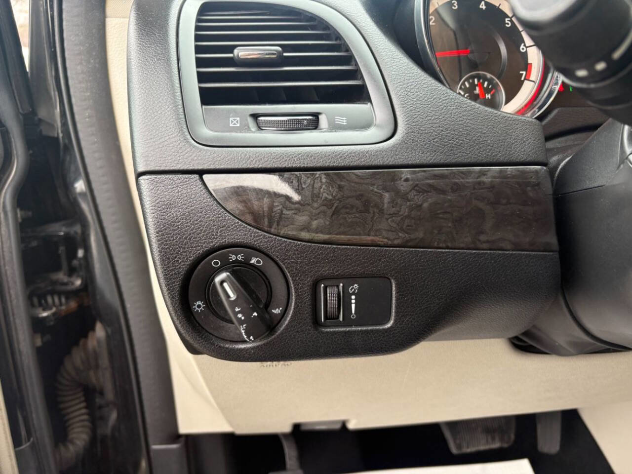 Used 2016 Dodge Grand Caravan SE w/ Quick Order Package 29E SE image 11