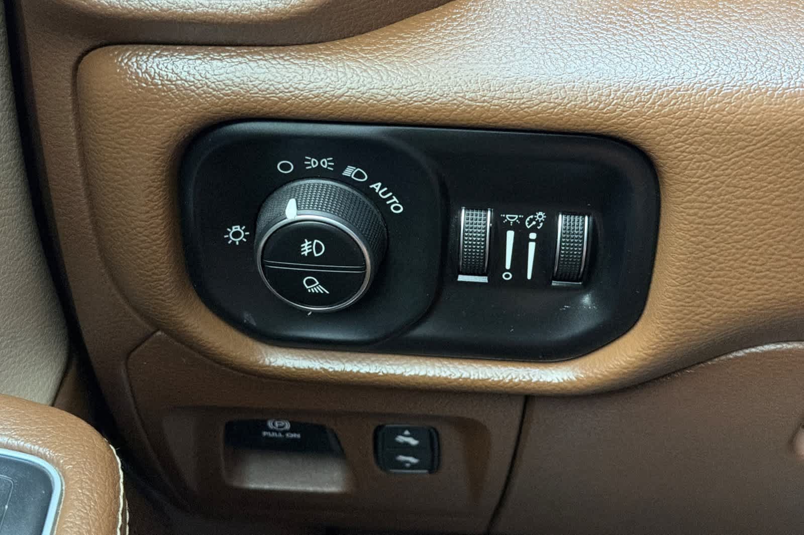 Used 2021 RAM 1500 Laramie AWD/4WD image 29