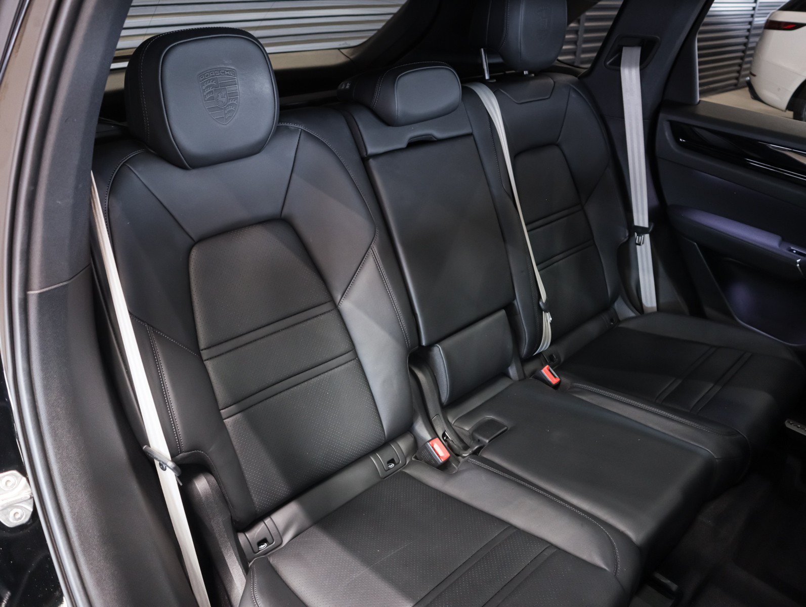 Certified 2023 Porsche Cayenne Platinum Edition AWD/4WD image 6