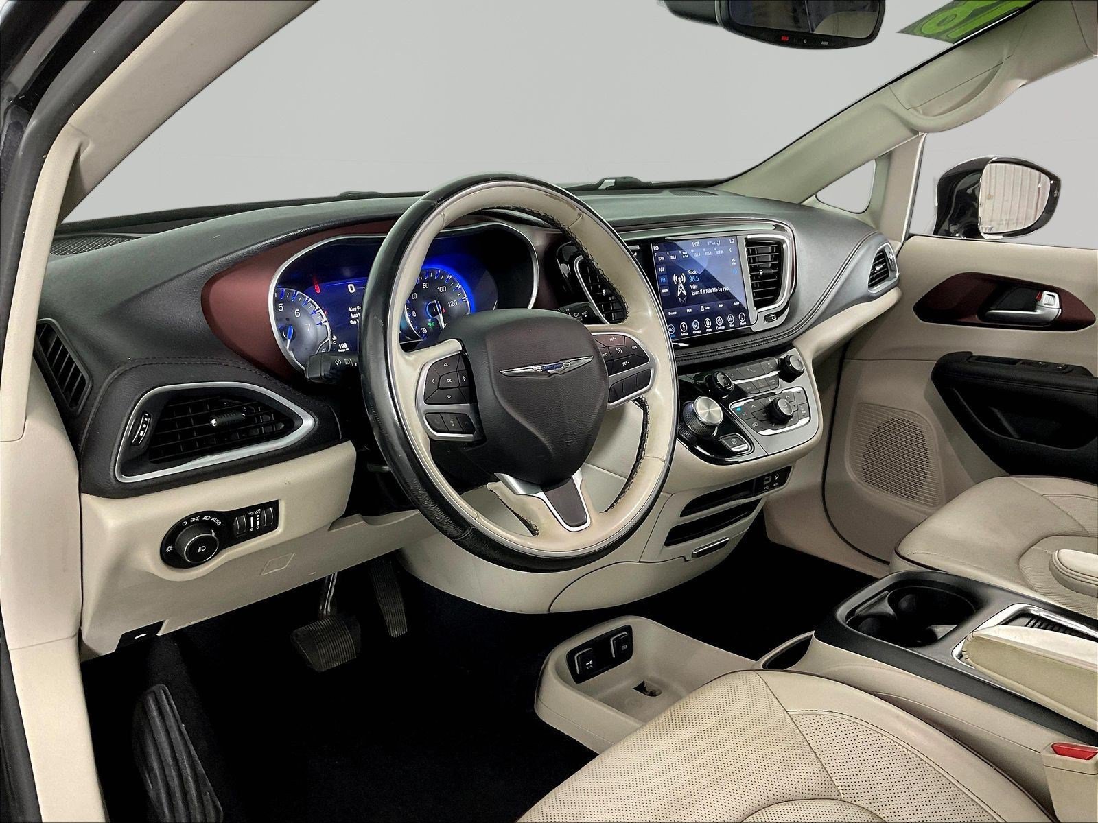 Used 2018 Chrysler Pacifica Limited FWD image 17
