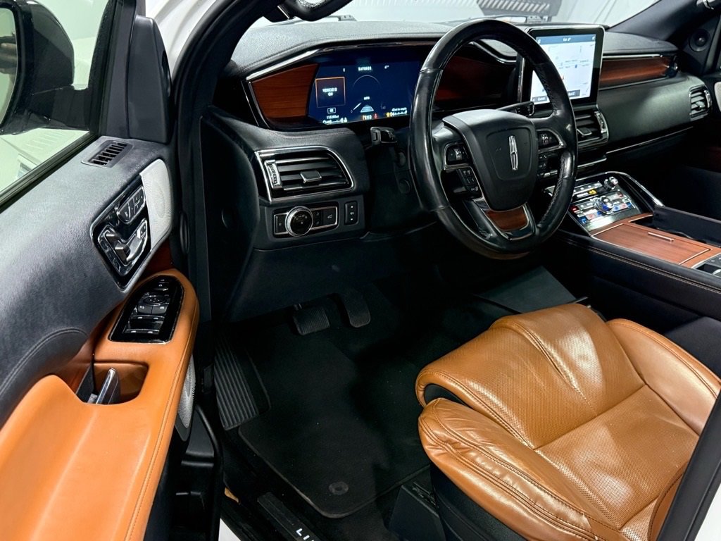 Used 2020 Lincoln Navigator Reserve w/ Luxury Package image 10