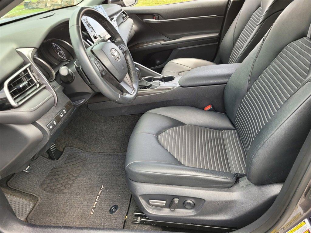 Used 2023 Toyota Camry SE image 10