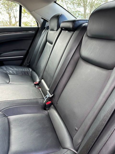 Used 2018 Chrysler 300 Limited image 19