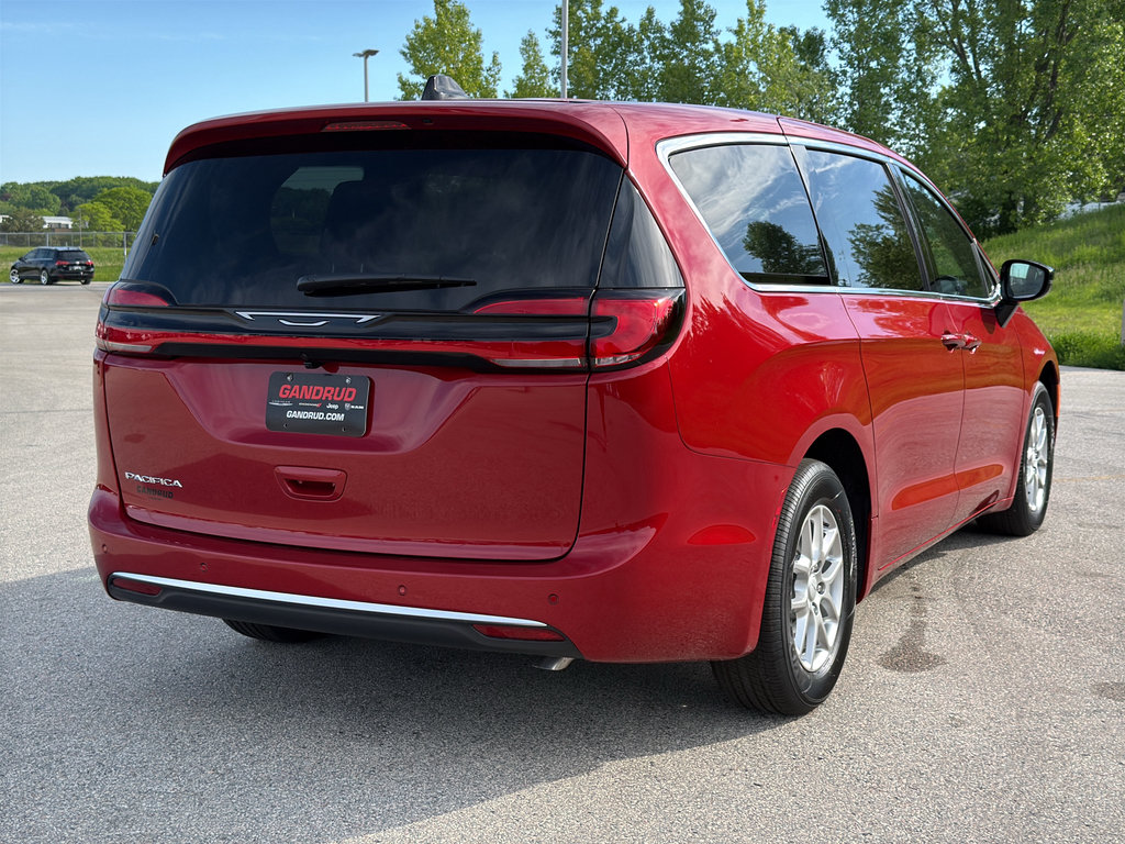 New 2027 Chrysler Pacifica Select w/ Family Tech Group FWD image 5