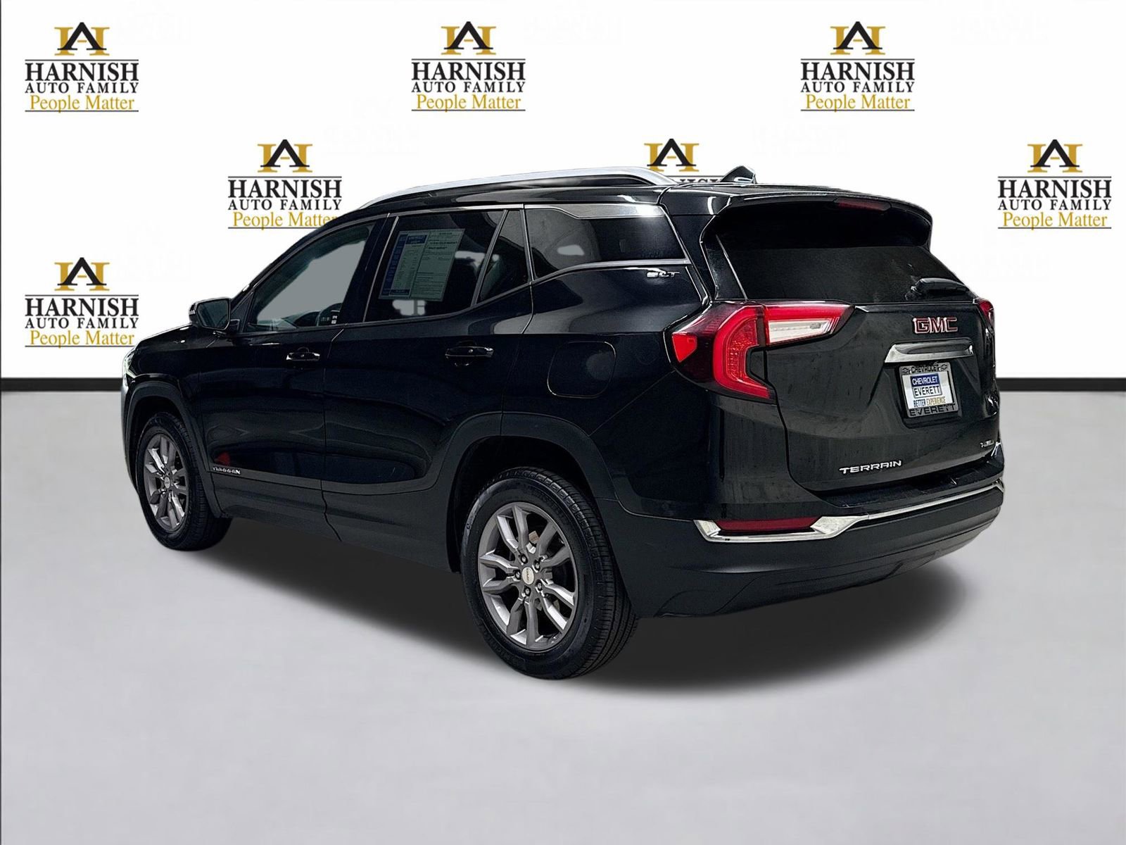Used 2024 GMC Terrain SLT AWD/4WD image 8