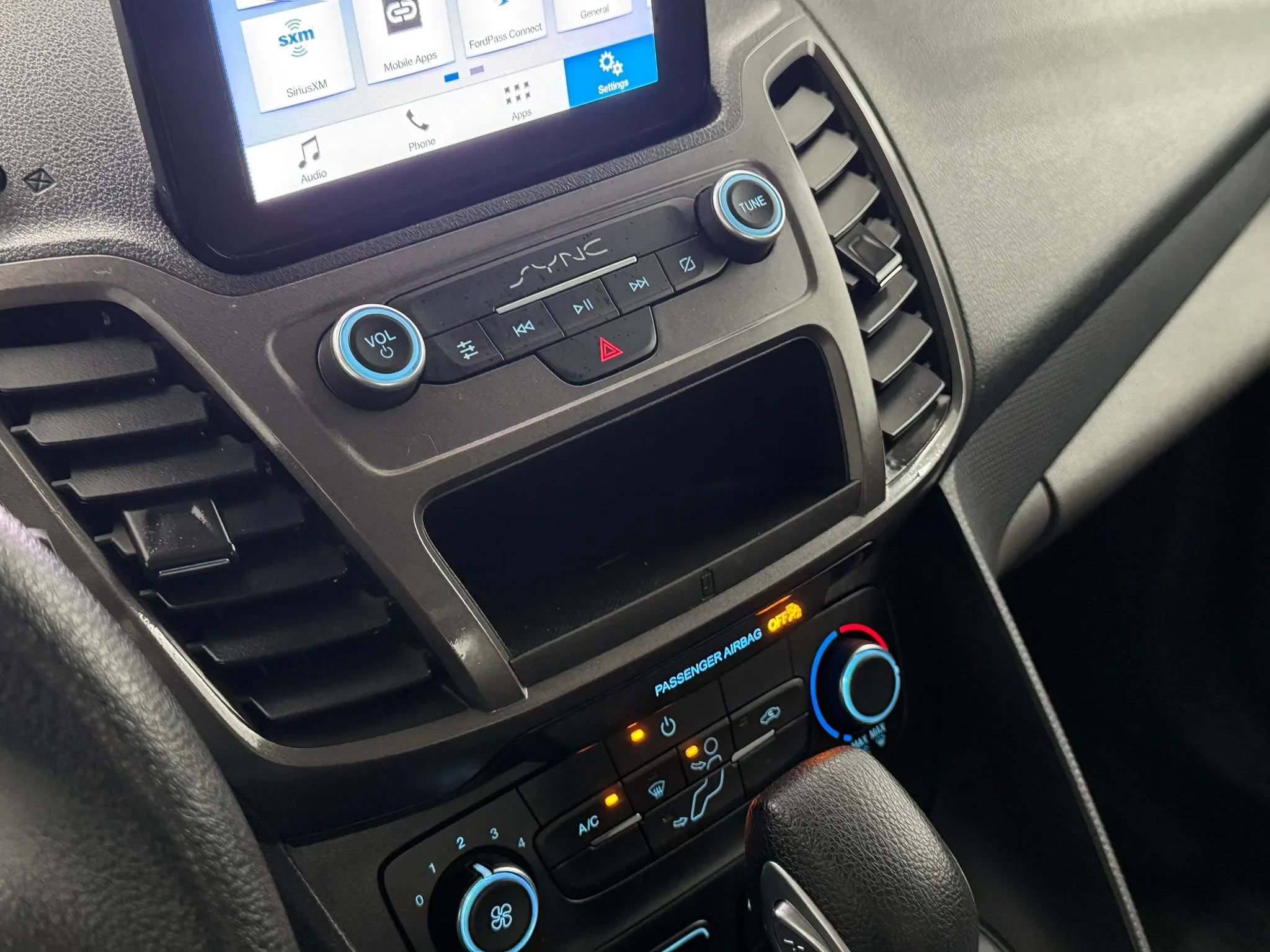 Used 2020 Ford Transit Connect XL image 25