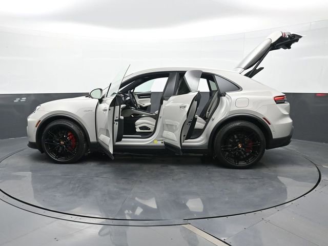 New 2026 Porsche Macan 4S Electric image 31