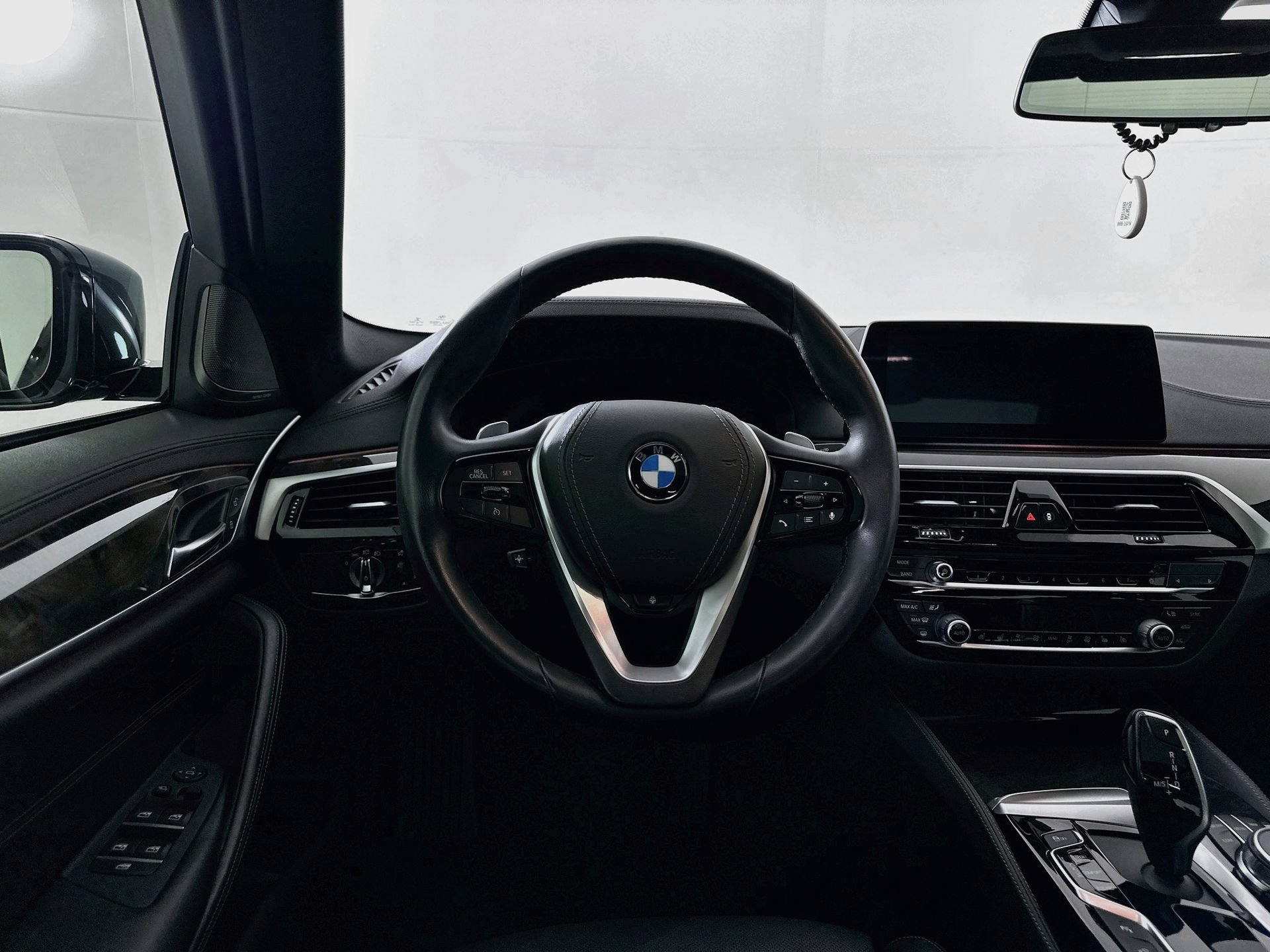 Used 2020 BMW 530i w/ Premium Package RWD image 25