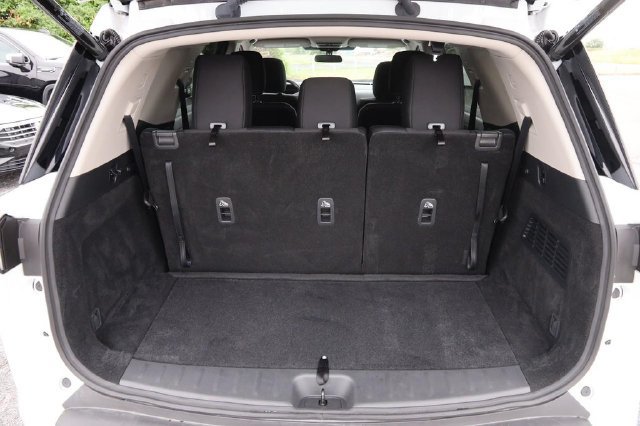Certified 2025 Nissan Pathfinder SV w/ SV Premium Package FWD image 7