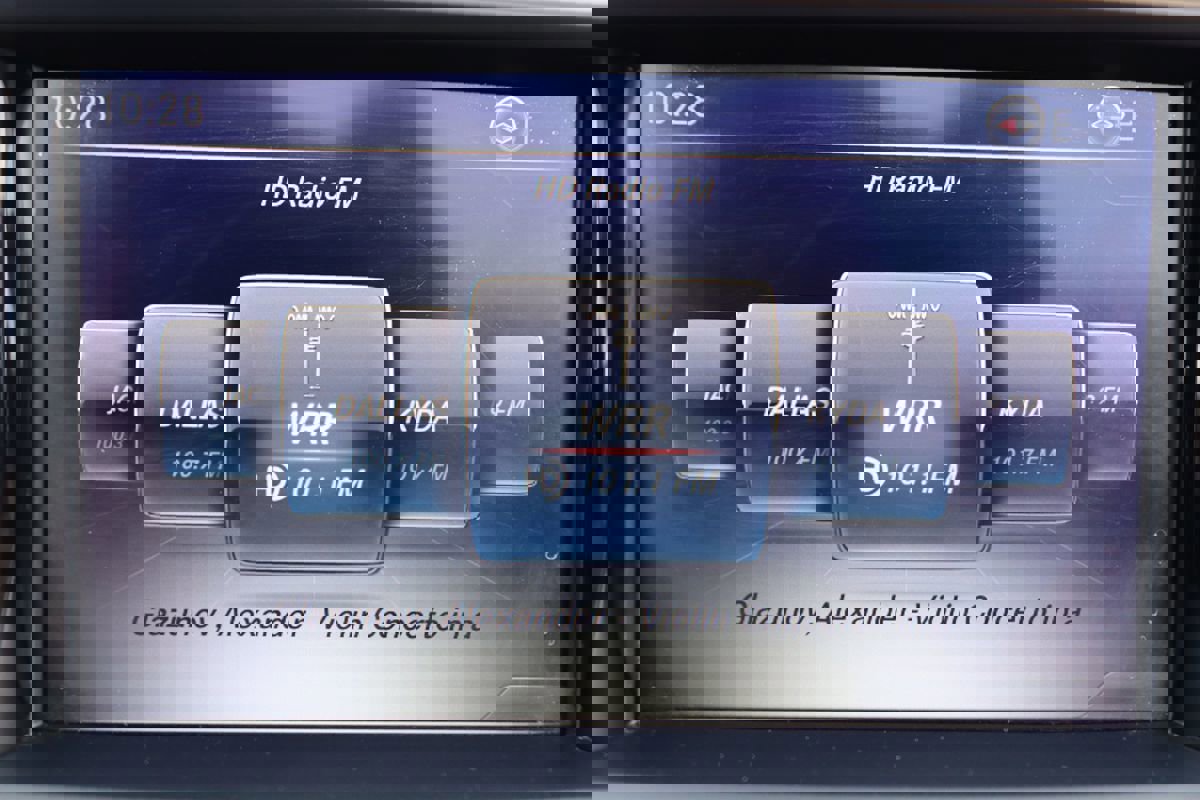 Used 2017 Mercedes-Benz SL 550 w/ Driver Assistance Package image 18