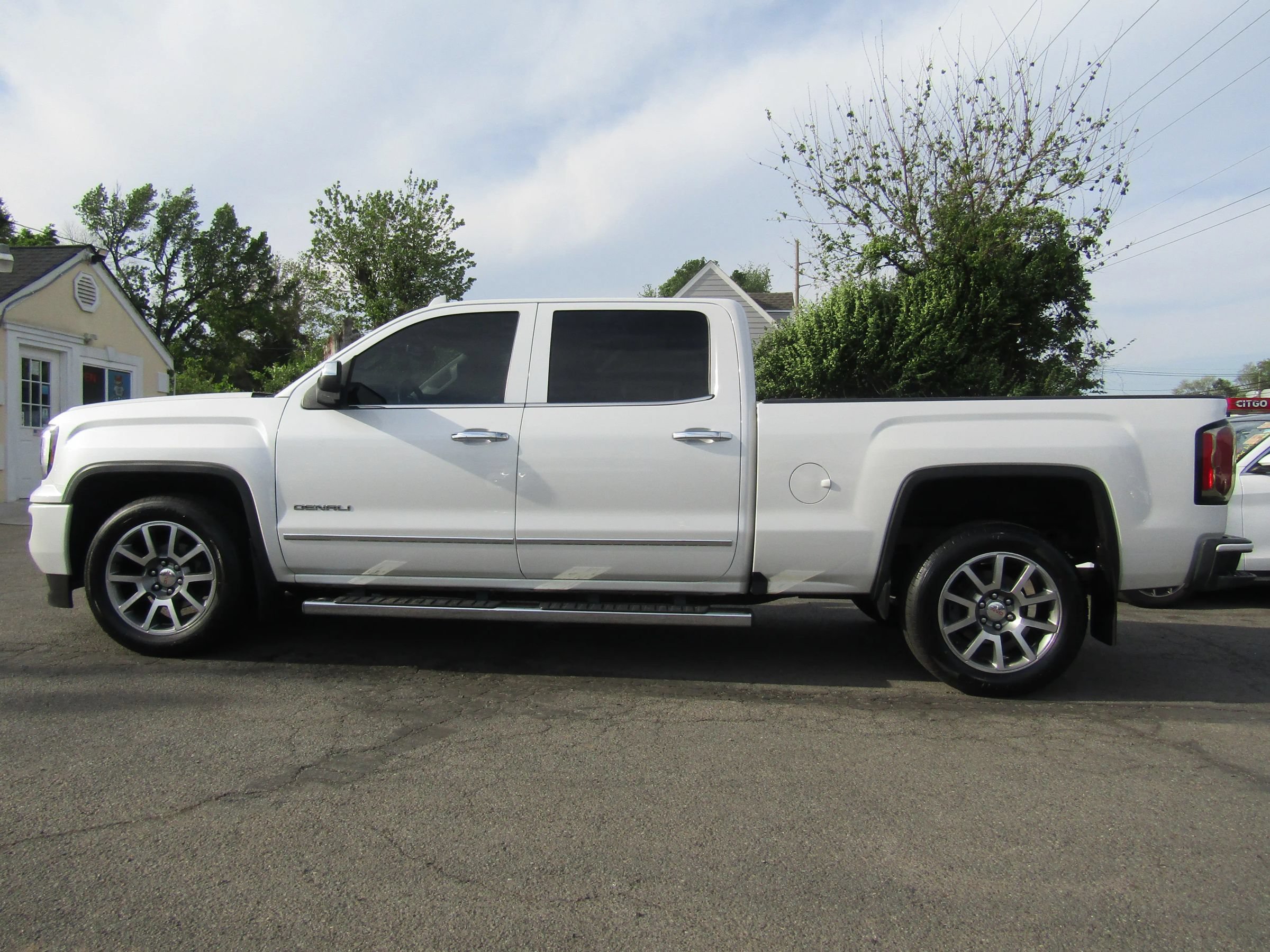 Used 2017 GMC Sierra 1500 Denali AWD/4WD image 4